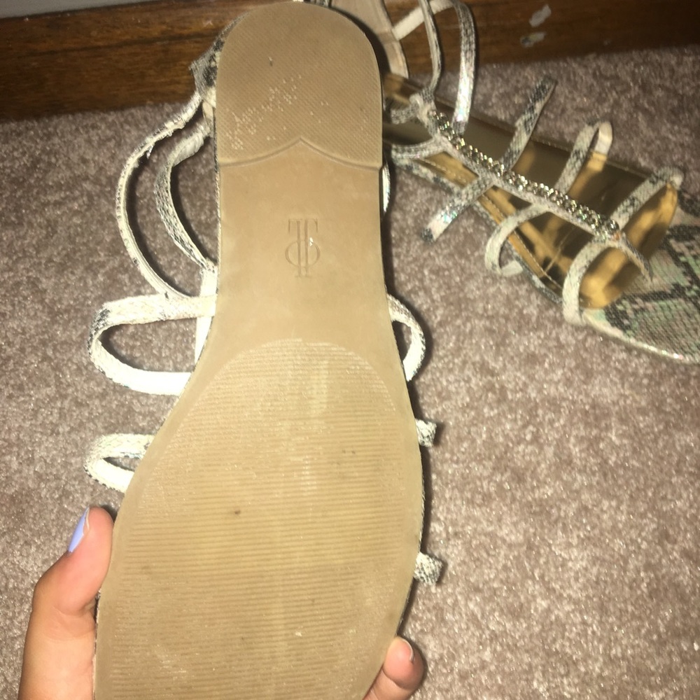 sandals - Picture 3 of 3